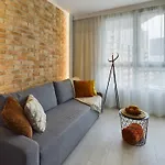 Centre & Modern Quiet With Parking By Renters Prestige *