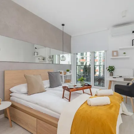 Centre & Modern Quiet With Parking By Renters Prestige * Krakkó