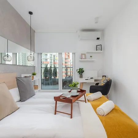 Centre & Modern Quiet With Parking By Renters Prestige *