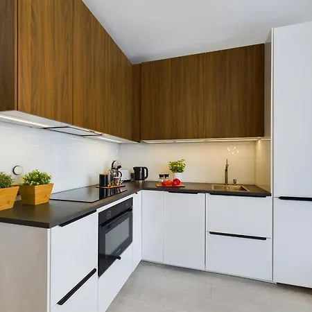 Centre & Modern Quiet With Parking By Renters Prestige