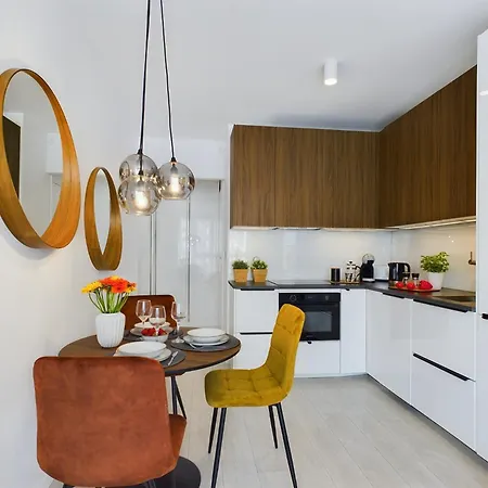 Centre & Modern Quiet With Parking By Renters Prestige *