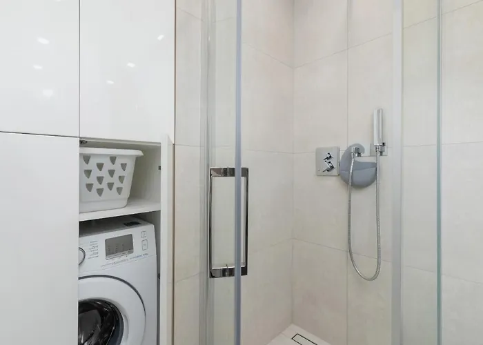 Centre & Modern Quiet With Parking By Renters Prestige Daire