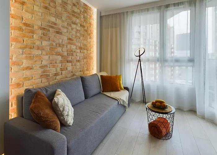 Centre & Modern Quiet With Parking By Renters Prestige *