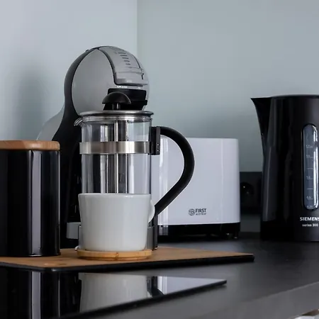 Apartment Centre & Modern Quiet With Parking By Renters Prestige *